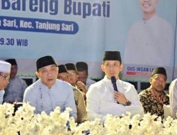 Bupati Egi Beri Hadiah Umrah untuk Dua Jemaah di Shobat Tanjung Sari