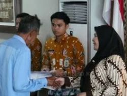 Wali Kota Bandar Lampung Serahkan Bantuan Pengobatan hingga Santunan Kematian
