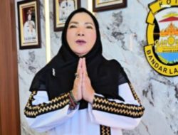 Wali Kota Eva Dwiana Salat Id di Masjid Al Furqon Bandar Lampung