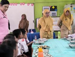 MBG Prasmanan di SDN 2 Sawah Brebes Tuai Antusias