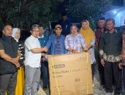 Peduli Sesama, Anggota DPRD Lampung Selatan Serahkan Bantuan Kursi Roda kepada Warga