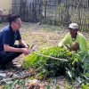 Jaga Wajah Kawasan Wisata, Sekretariat DPRD Lamsel Gotong Royong Bersihkan Pertigaan Jalan Cinta