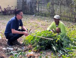 Jaga Wajah Kawasan Wisata, Sekretariat DPRD Lamsel Gotong Royong Bersihkan Pertigaan Jalan Cinta